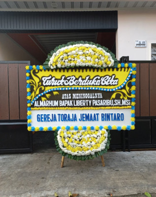 Papan Bunga Duka di Danau Sipin
