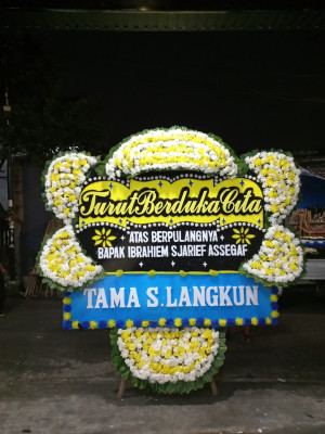 Papan Bunga Duka di Danau Sipin